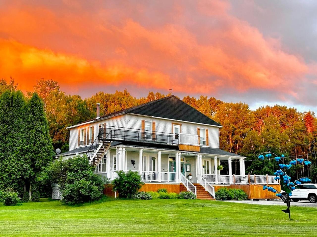 Auberge Presbytere Mont Lac-Vert Hébertville Exteriér fotografie